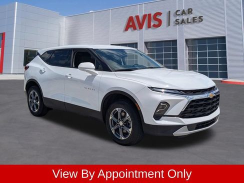 Used 2025 Chevrolet Blazer LT FWD image 3