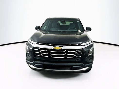 Used 2025 Chevrolet Equinox LT image 2