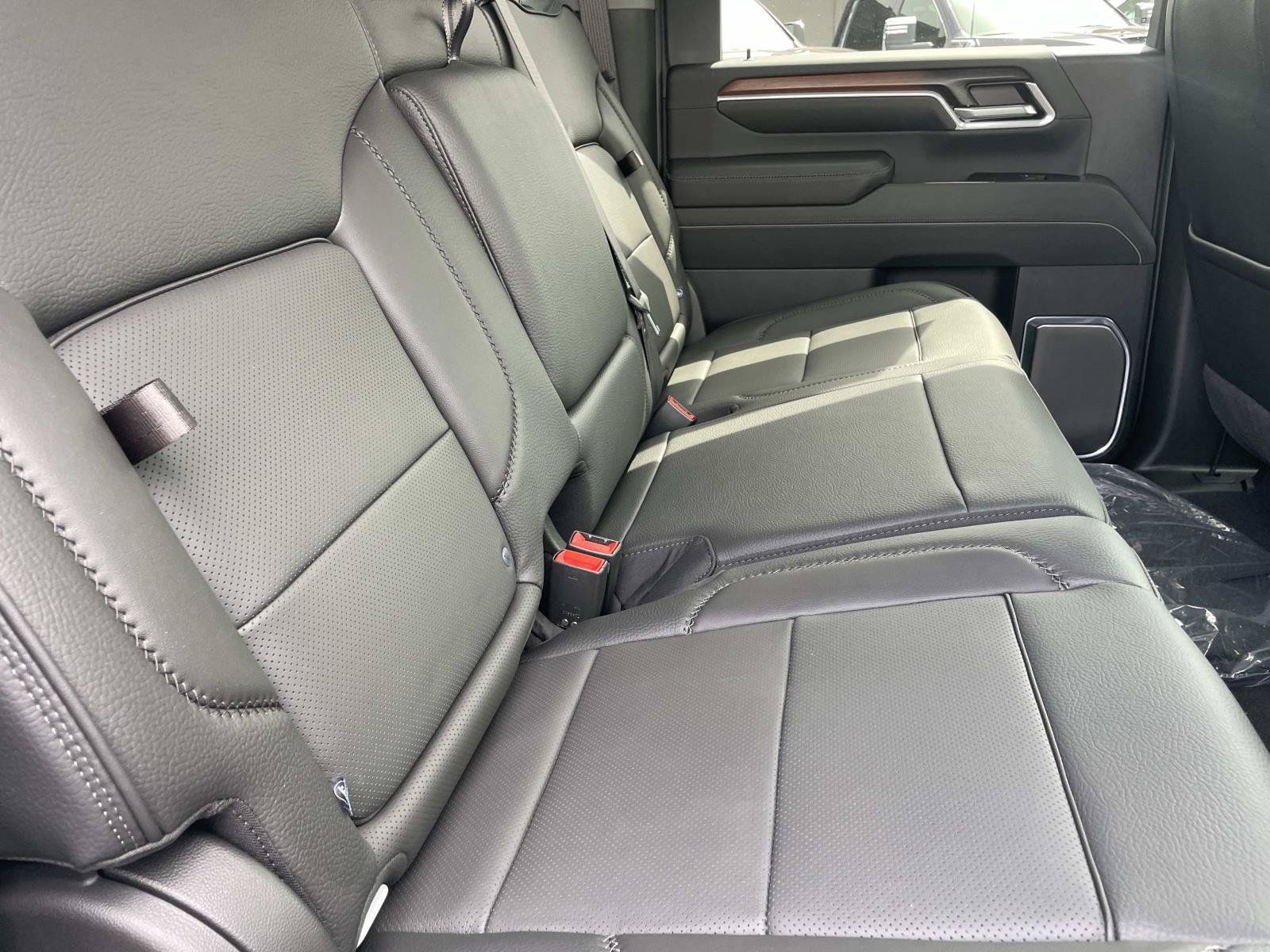 New 2026 GMC Sierra 3500 Denali w/ Denali Reserve Package AWD/4WD image 27