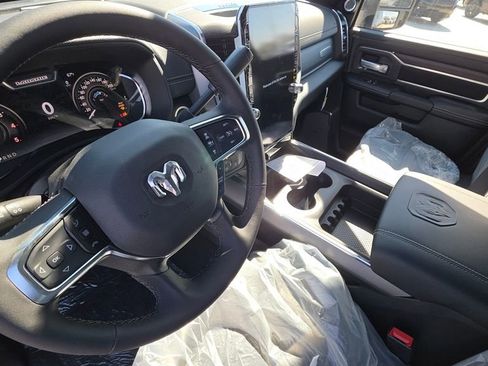 New 2026 RAM 2500 Laramie AWD/4WD image 12