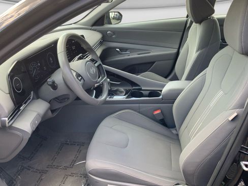 Used 2025 Hyundai Elantra SEL FWD image 15