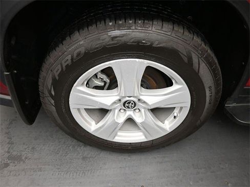 Used 2022 Toyota Highlander LE image 21