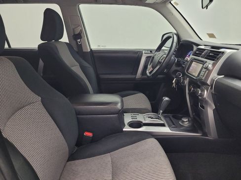 Used 2018 Toyota 4Runner SR5 AWD/4WD image 21
