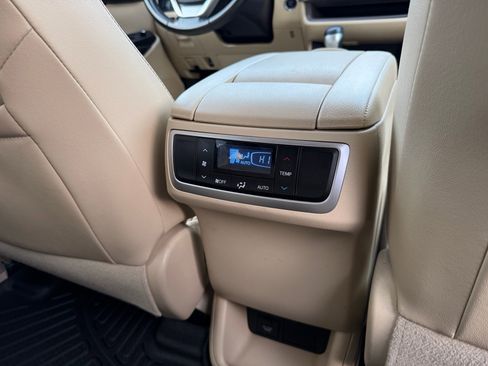 Used 2019 Toyota Highlander Limited image 30