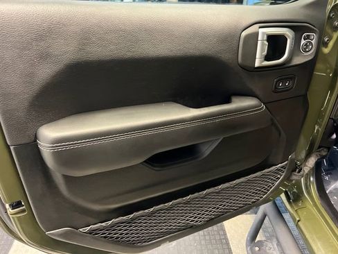 Used 2022 Jeep Wrangler Unlimited Rubicon w/ LED Lighting Group AWD/4WD image 7