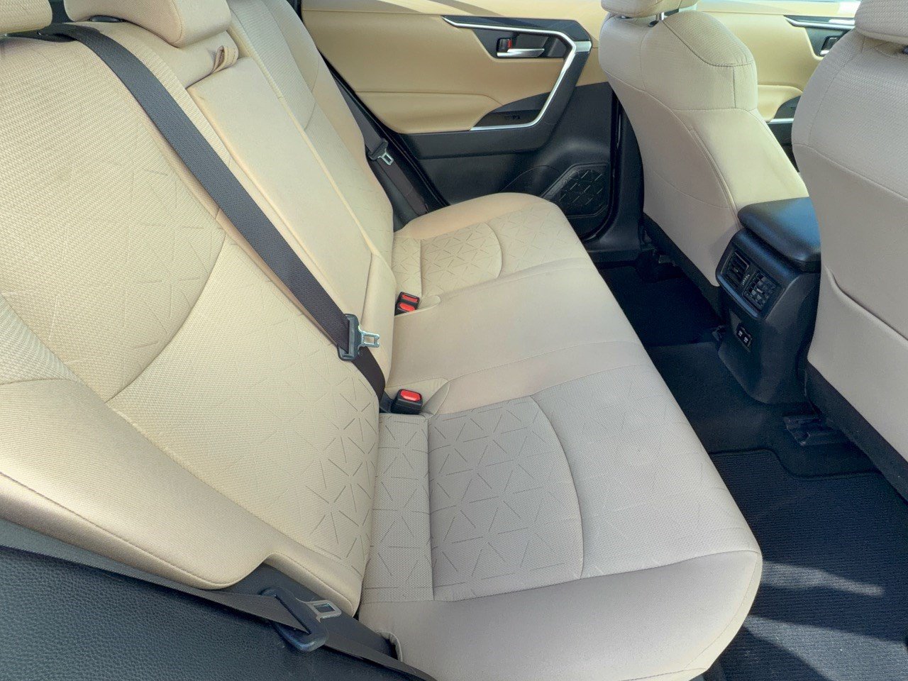 Used 2019 Toyota RAV4 XLE w/ Convenience Package FWD image 29