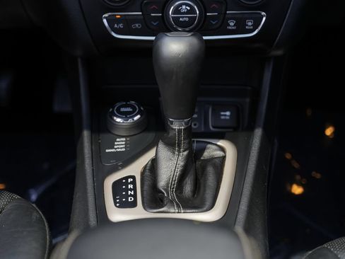 Used 2017 Jeep Cherokee High Altitude w/ Luxury Group AWD/4WD image 41