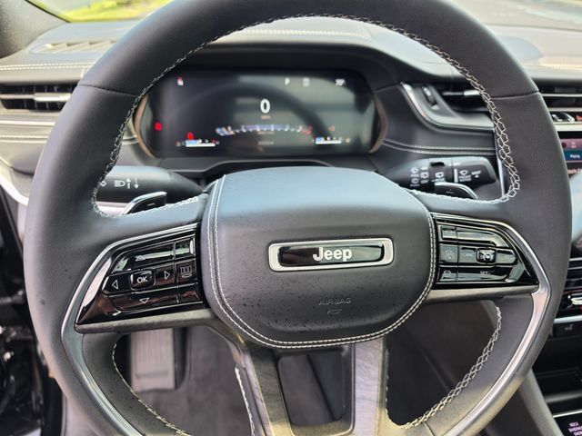 Used 2023 Jeep Grand Cherokee Overland AWD/4WD image 23