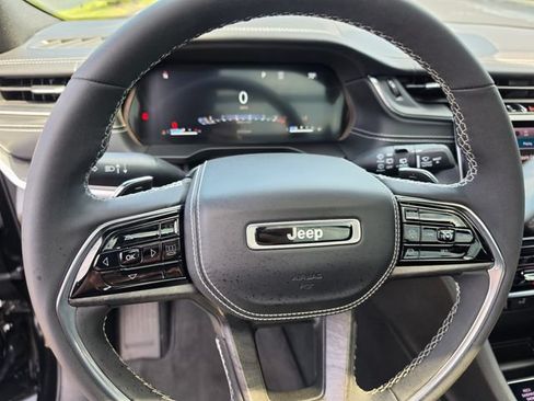 Used 2023 Jeep Grand Cherokee Overland AWD/4WD image 23