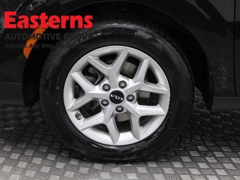 Used 2025 Kia Soul LX w/ LX Technology Package FWD image 32