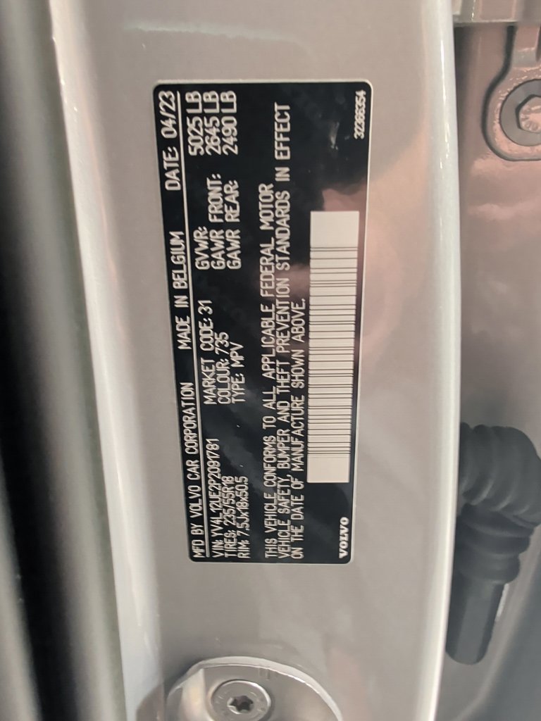 Used 2023 Volvo XC40 B5 Plus AWD/4WD image 11