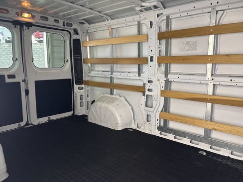 Used 2025 RAM ProMaster 2500 w/ U-Haul Equipment Group FWD image 23