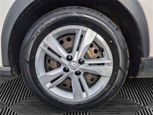 Used 2022 Nissan Kicks S image 9