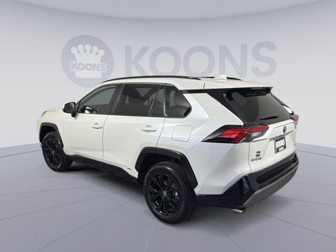 Used 2022 Toyota RAV4 SE image 4