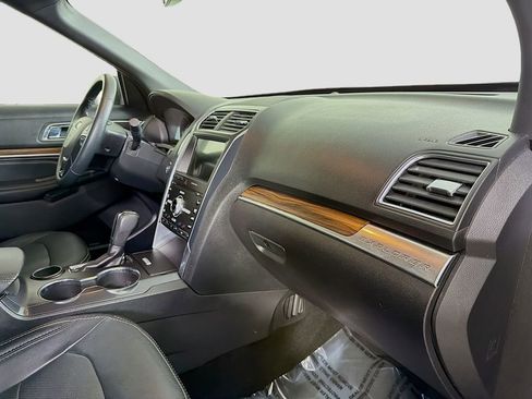 Used 2019 Ford Explorer Limited w/ Class III Trailer Tow Package image 33