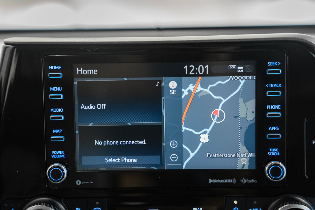 Used 2020 Toyota Highlander XLE AWD/4WD image 14