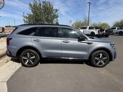 Certified 2022 Kia Sorento S w/ Panoramic Sunroof Package image 2