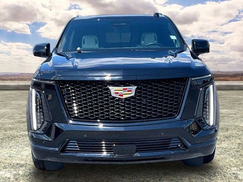 Used 2026 Cadillac Escalade Platinum Sport w/ LPO, Floor Liner Package AWD/4WD image 2