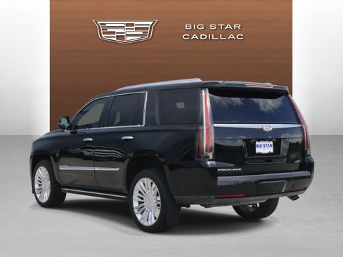 Used 2018 Cadillac Escalade Platinum AWD/4WD image 3