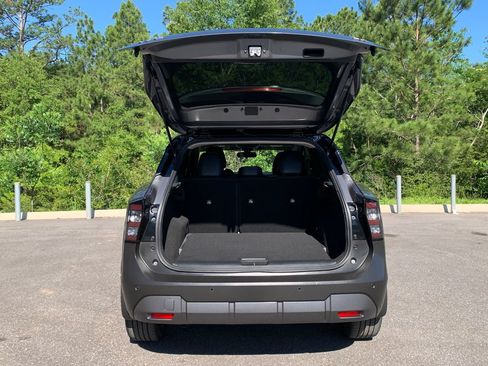 Used 2025 Nissan Kicks SR w/ SR Premium Package FWD image 7