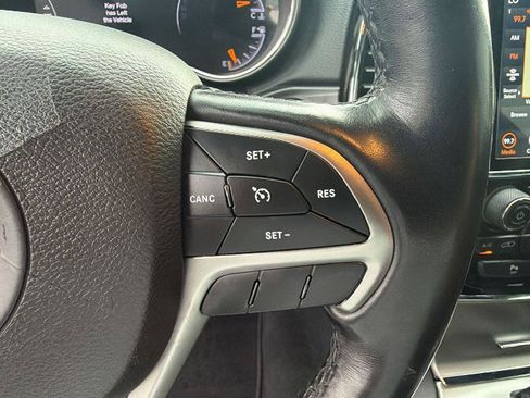 Used 2020 Jeep Grand Cherokee Altitude RWD image 28