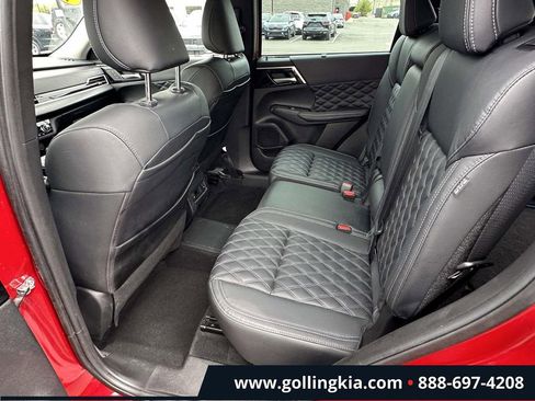 Used 2023 Mitsubishi Outlander SEL AWD/4WD image 11