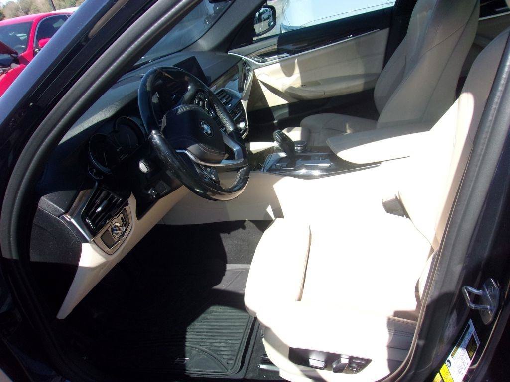 Used 2019 BMW 530e w/ Luxury Package RWD image 11