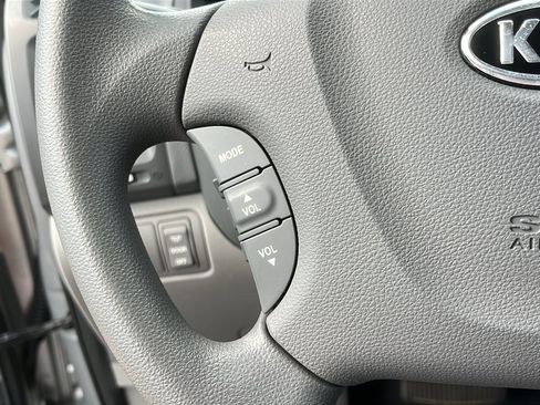 Used 2012 Kia Sedona LX image 13