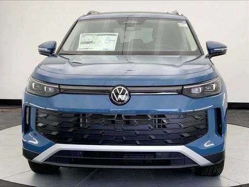 New 2026 Volkswagen Tiguan SE AWD/4WD image 3