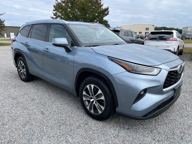 Used 2022 Toyota Highlander XLE FWD image 4