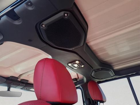 Used 2021 Jeep Wrangler Unlimited Sahara w/ Uconnect 4C Nav & Sound Group image 11