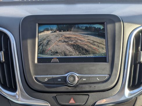 Used 2021 Chevrolet Equinox LT image 3