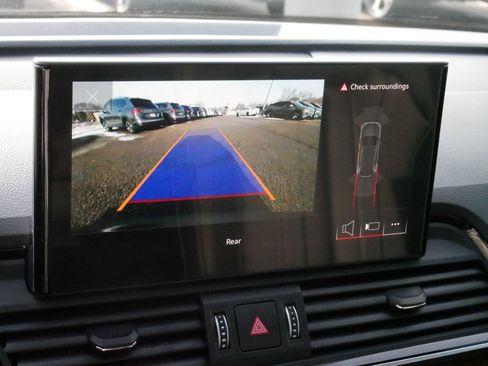 Used 2023 Audi Q5 e Premium w/ Convenience Package image 30