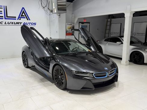 Used 2019 BMW i8 Coupe AWD/4WD image 4