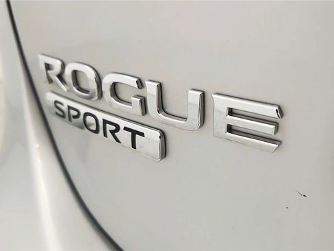 Used 2022 Nissan Rogue Sport SL AWD/4WD image 17