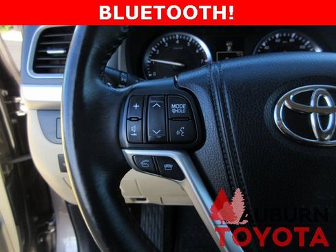 Used 2014 Toyota Highlander XLE image 17