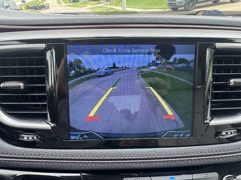 Used 2017 Chrysler Pacifica Limited FWD image 17