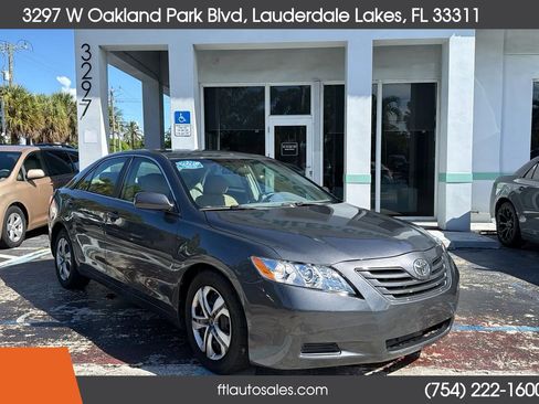 Used 2007 Toyota Camry LE FWD image 2