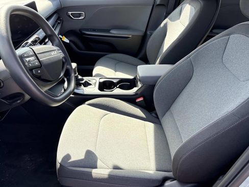 New 2025 Kia K4 LXS image 15