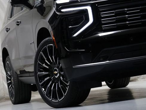 Used 2025 Chevrolet Tahoe High Country AWD/4WD image 4