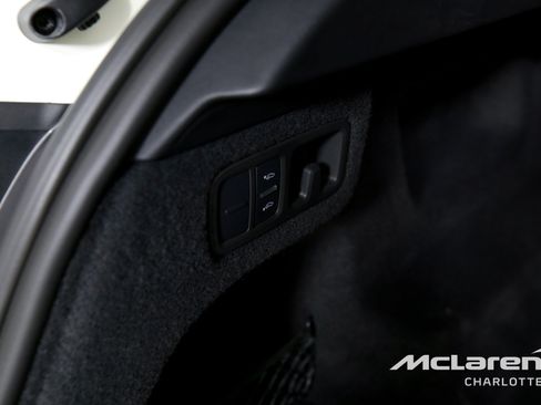 Used 2022 Lamborghini Urus AWD/4WD image 23