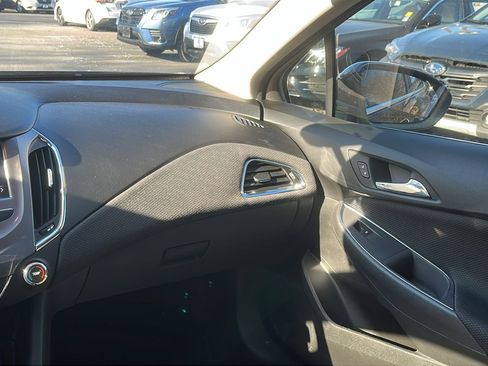 Used 2017 Chevrolet Cruze LT image 24