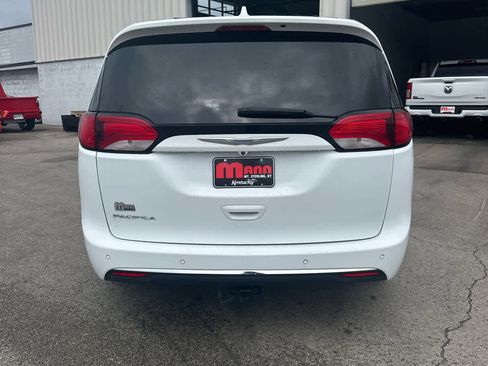 Used 2017 Chrysler Pacifica Touring-L image 32