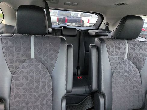 Certified 2025 Toyota Highlander XLE AWD/4WD image 11