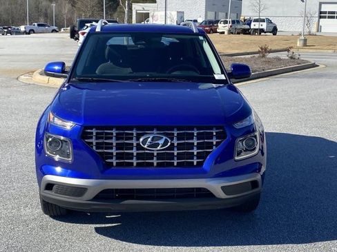 Used 2023 Hyundai Venue SEL w/ Cargo Package image 2