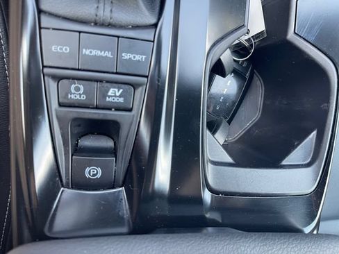 Used 2025 Toyota Camry SE w/ Convenience Package FWD image 22