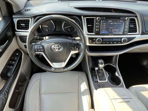 Used 2015 Toyota Highlander XLE image 11