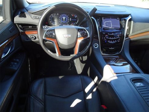 Used 2020 Cadillac Escalade Luxury image 13