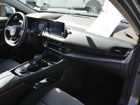 Used 2023 Nissan Rogue SV image 23