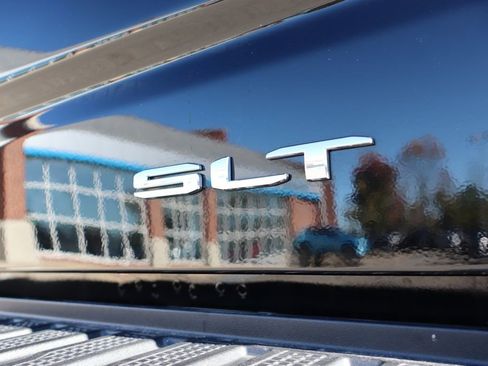 Used 2025 GMC Sierra 1500 SLT w/ SLT Premium Plus Package image 40